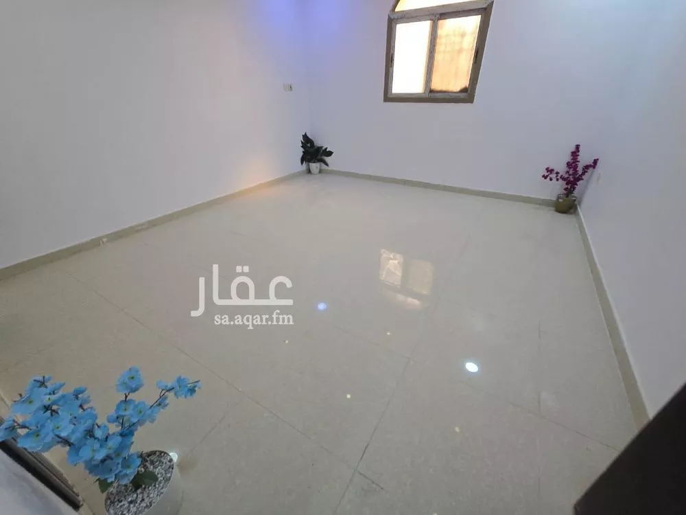 شقة 4 غرف في ضاحية الملك فهد 4