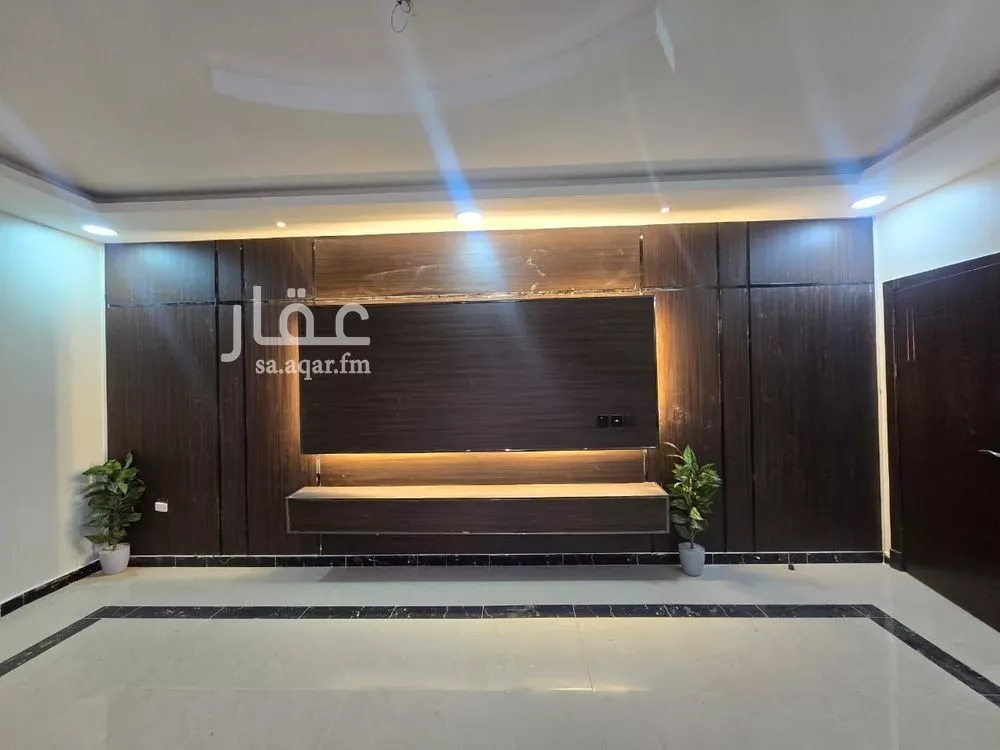 شقة 5 غرف في ضاحية الملك فهد 3