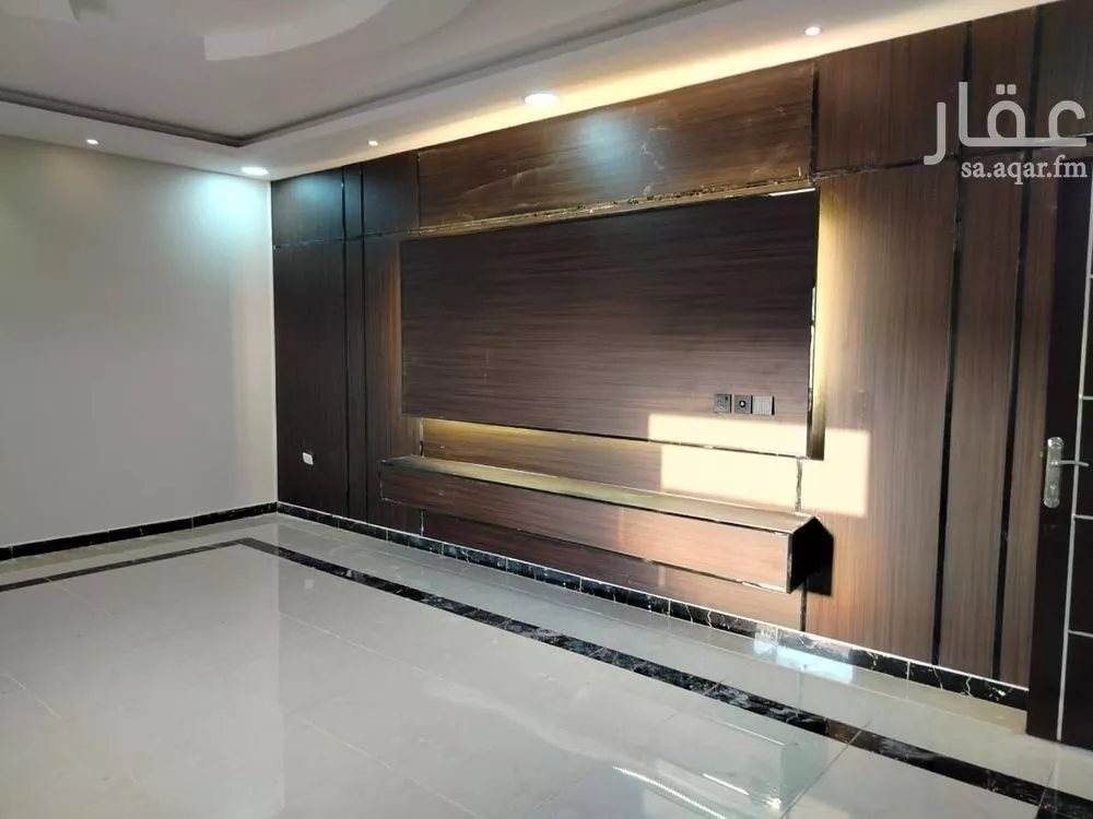 شقة 5 غرف في ضاحية الملك فهد 1