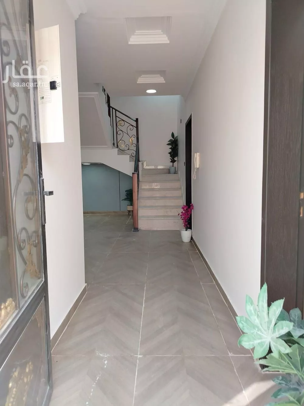 فيلا 8 غرف في ضاحية الملك فهد 2