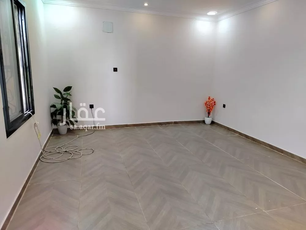 فيلا 8 غرف في ضاحية الملك فهد 2