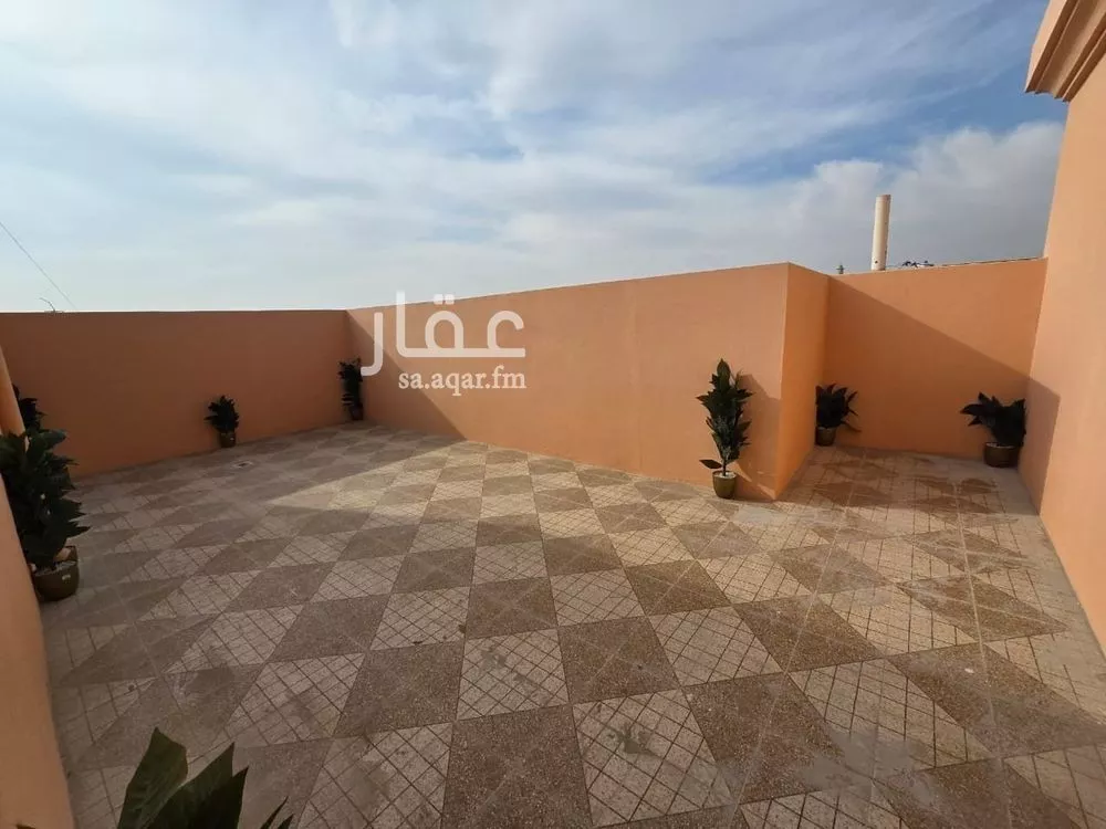 شقة 5 غرف في ضاحية الملك فهد 5