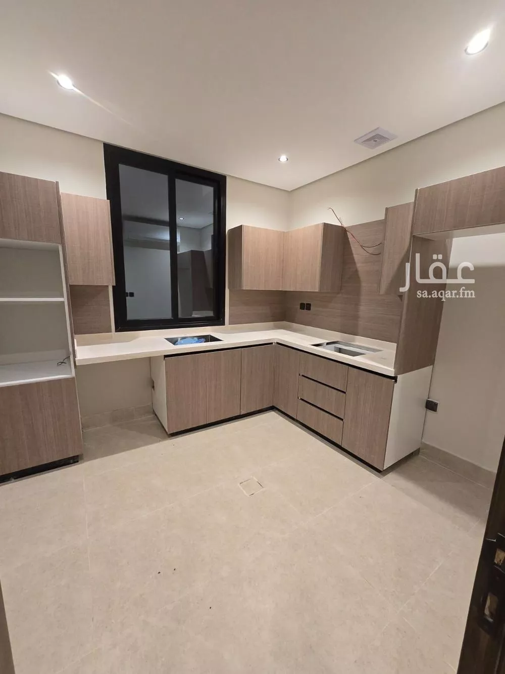 4 bedroom apartment in Al Hamra, Eastern Province 7