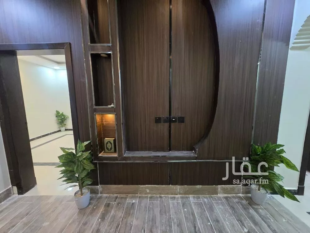 شقة 5 غرف في ضاحية الملك فهد 1