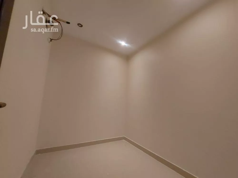 شقة 4 غرف في الحمرا 5