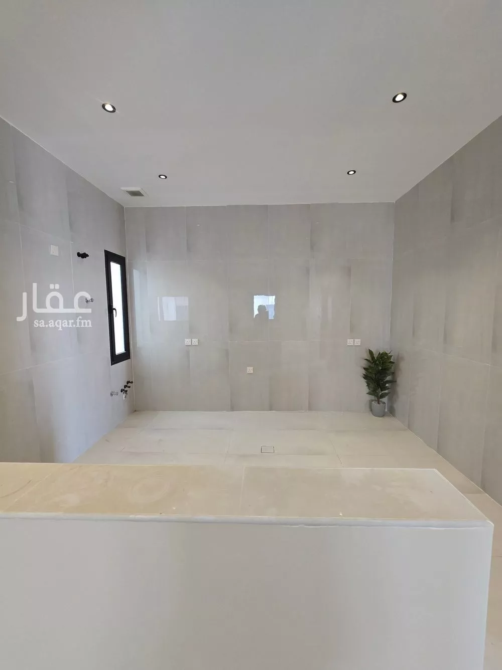 شقة 4 غرف في الحمرا 5