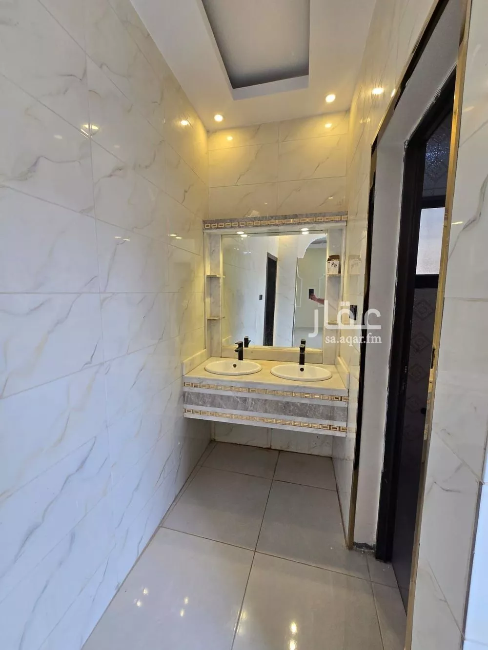 فيلا 8 غرف في ضاحية الملك فهد 4