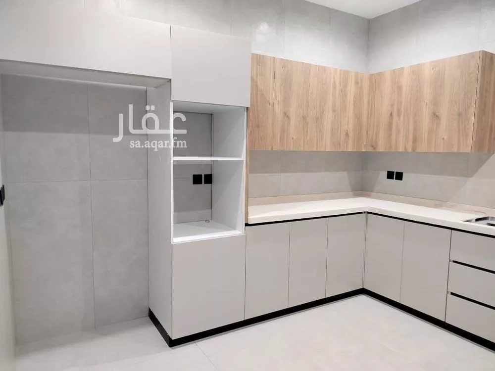 شقة 4 غرف في الحمرا 5