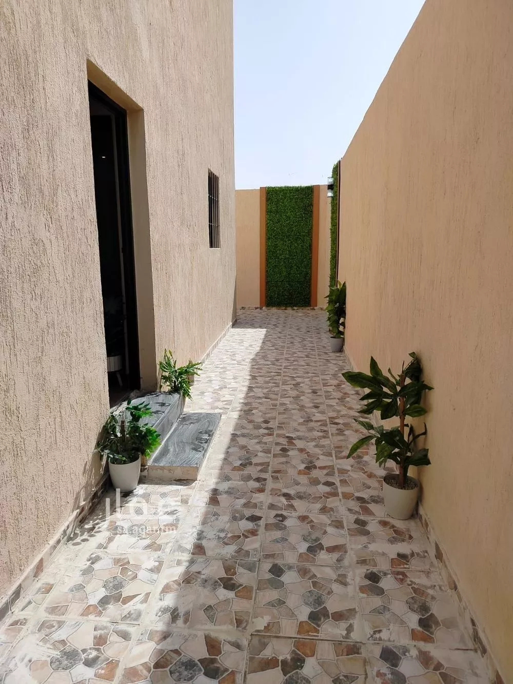 فيلا 8 غرف في ضاحية الملك فهد 5