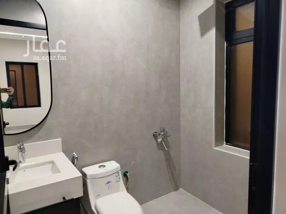 شقة 4 غرف في الحمرا 5