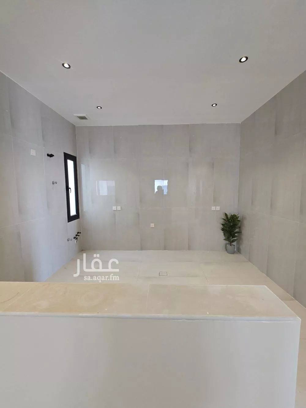 شقة 4 غرف في الحمرا 2