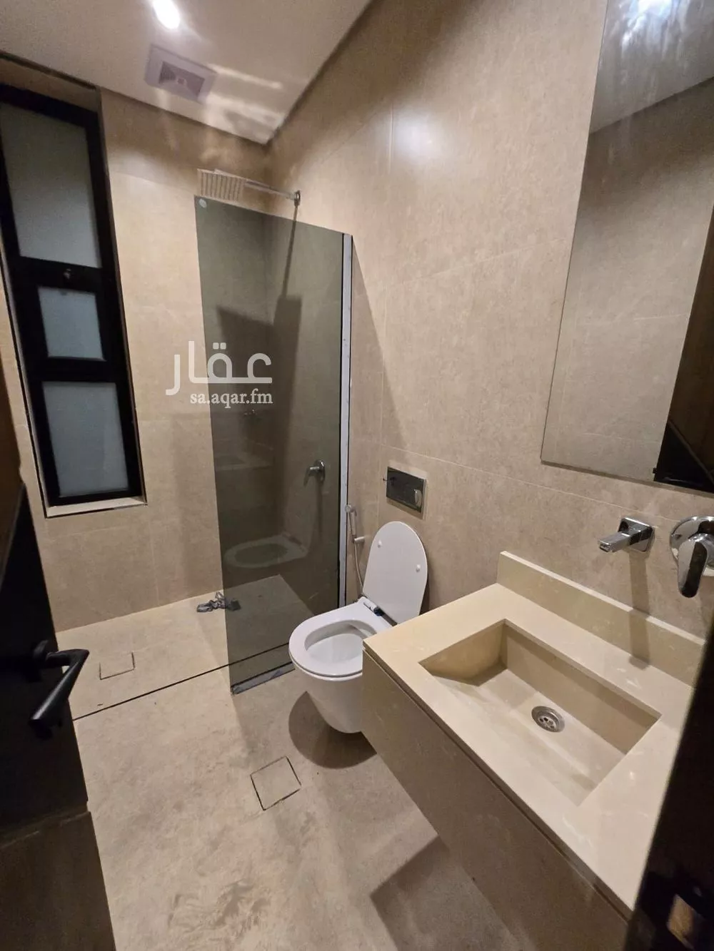 شقة 4 غرف في الحمرا 5