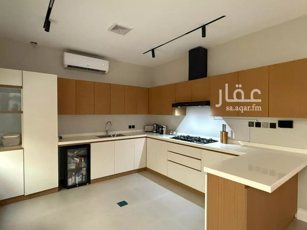 فيلا 5 غرف في العارض 1