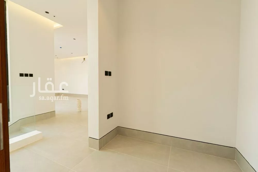 شقة 4 غرف في العارض 1