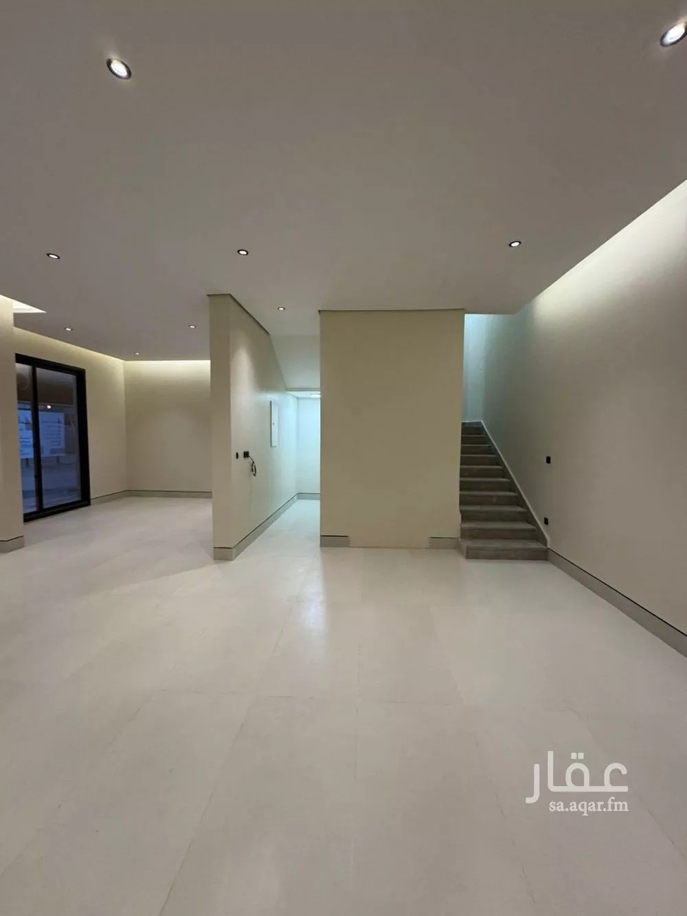 فيلا 4 غرف في العارض 4