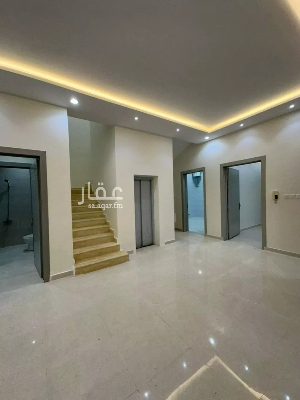 فيلا 5 غرف في الشرق 3