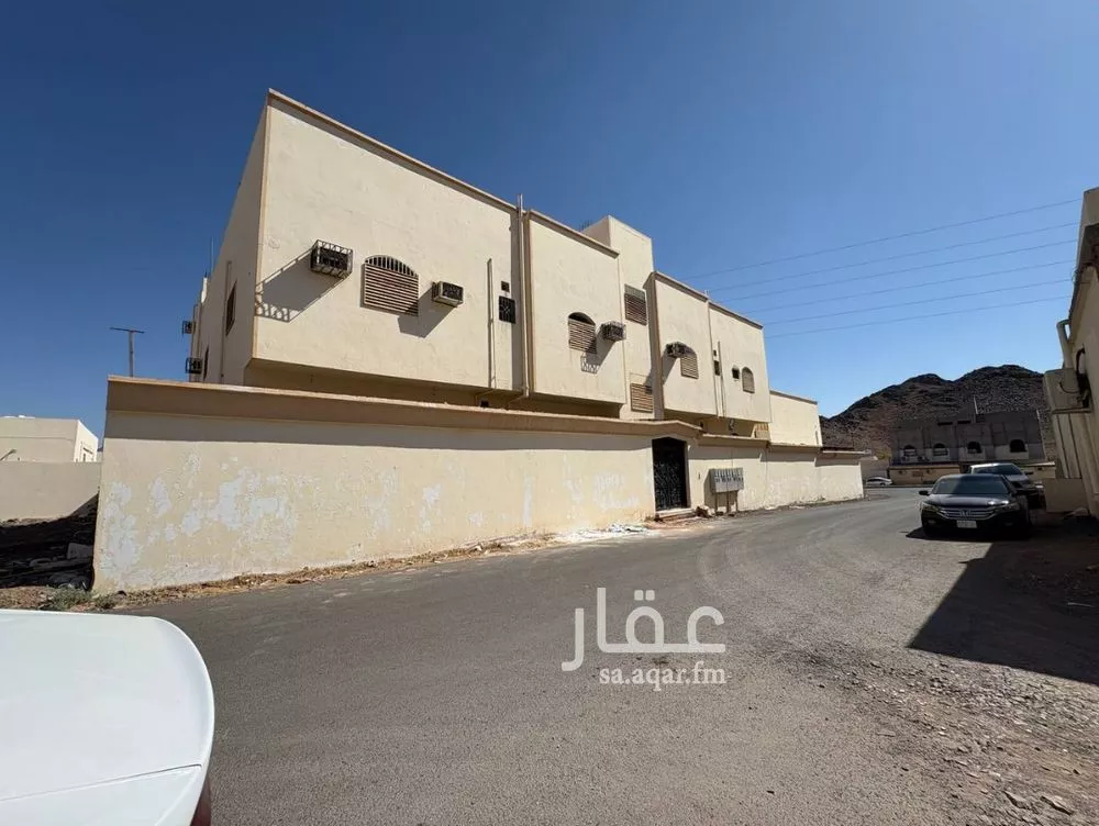 عمارة 1242 م² في النخيل 4