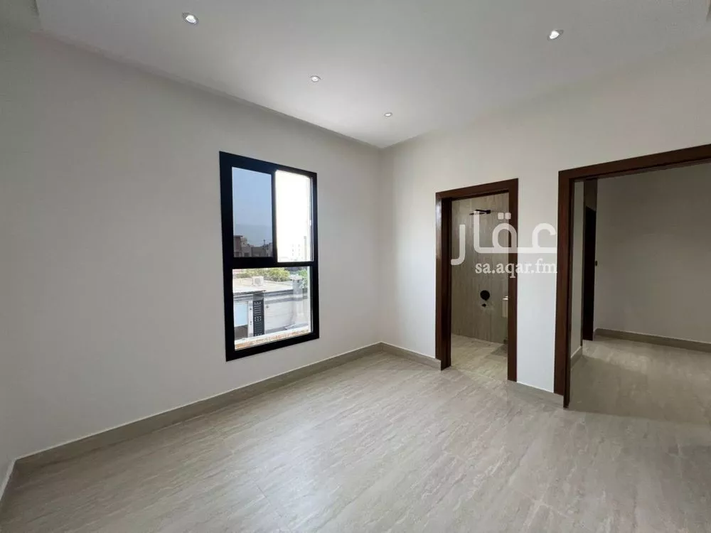 فيلا 5 غرف في عكاظ 4