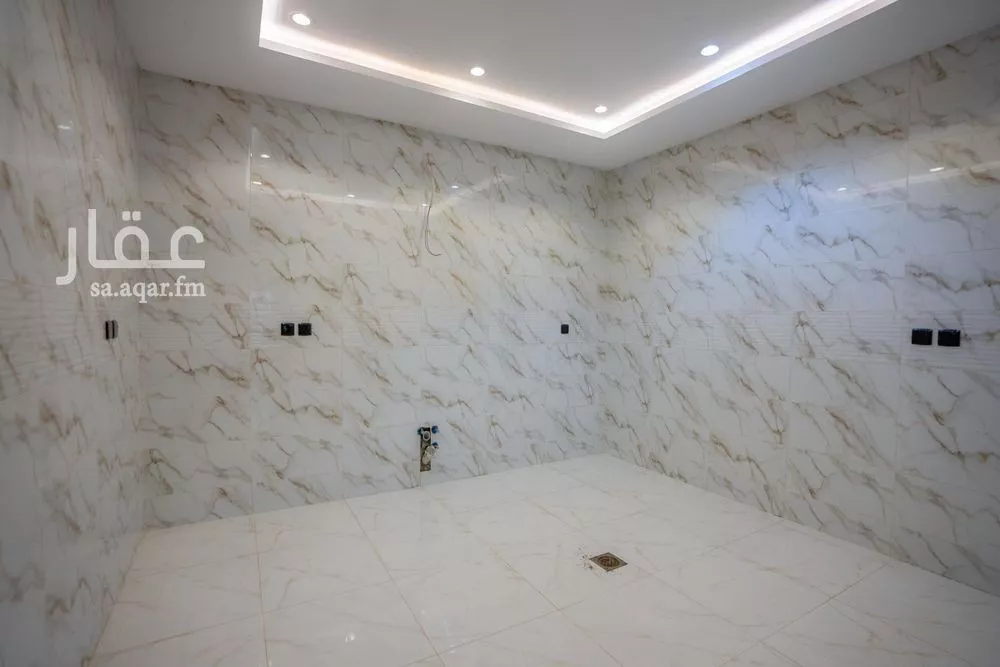 5 bedroom villa in Ar Rayan, Jeddah 8