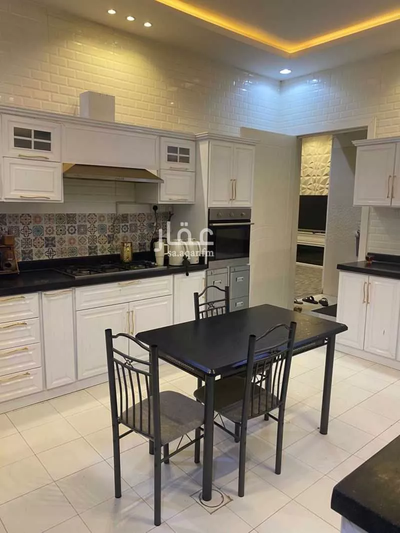 9 bedroom villa in Al Uraija Al Gharbiyah 1