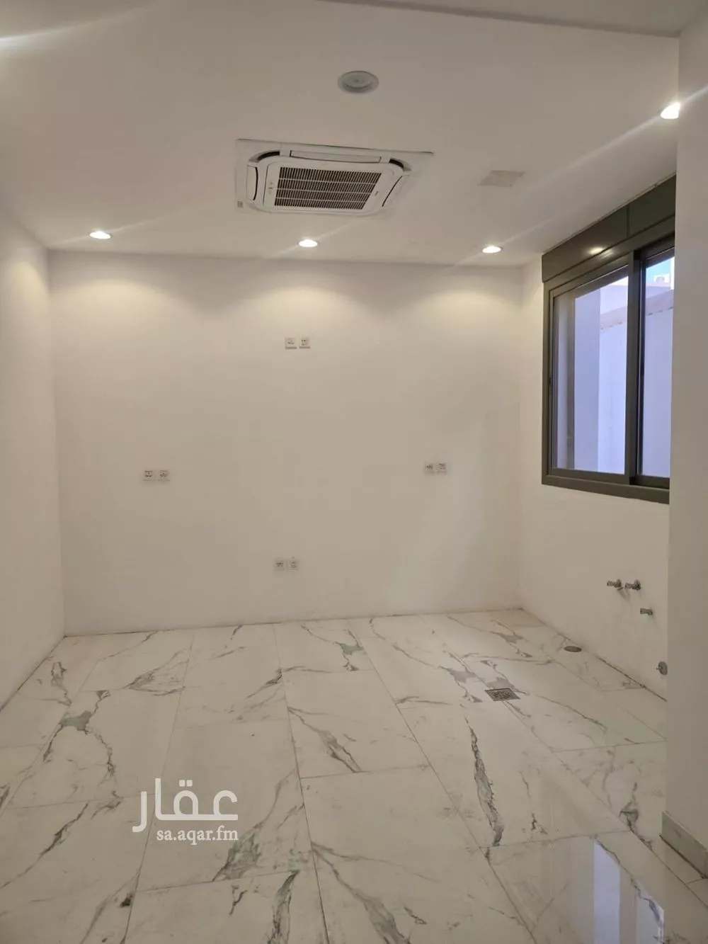 فيلا 5 غرف في العارض 2