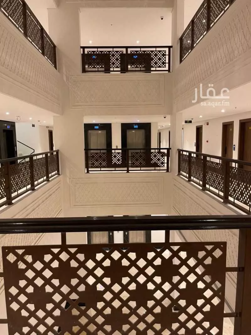 عمارة 2400 م² في الرائد 5