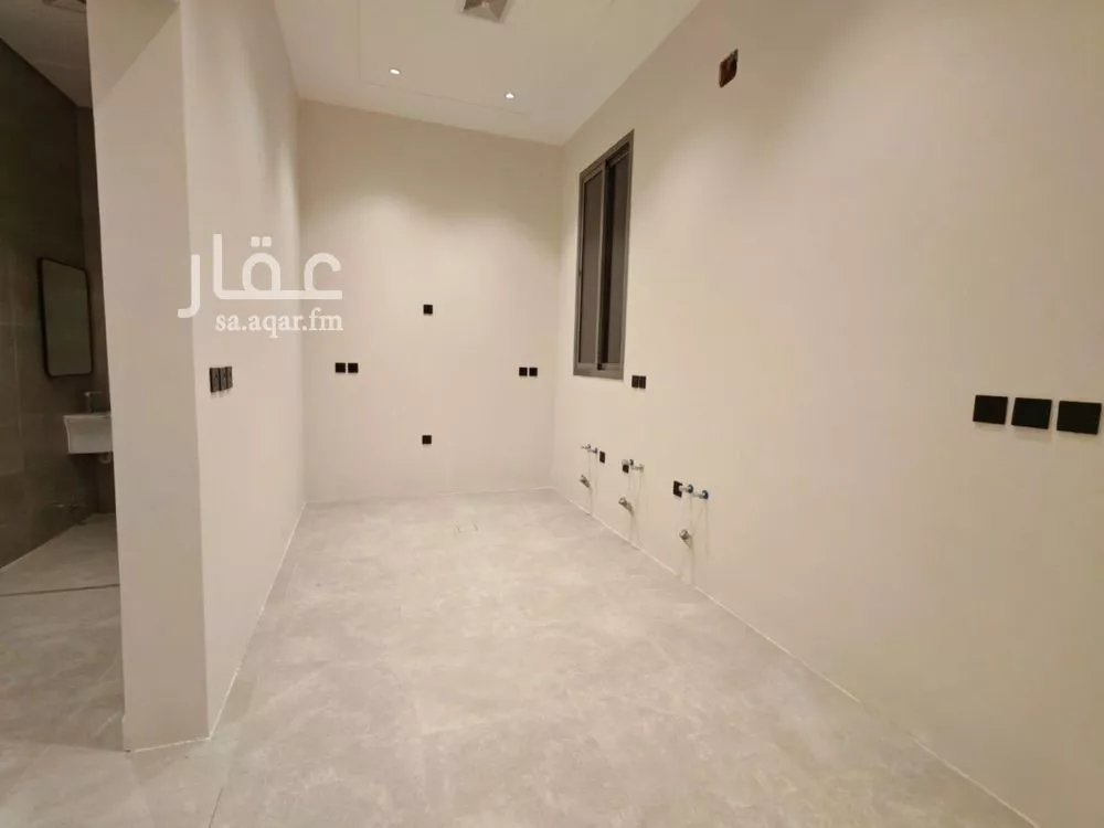 4 bedroom apartment in Al Yarmouk 5