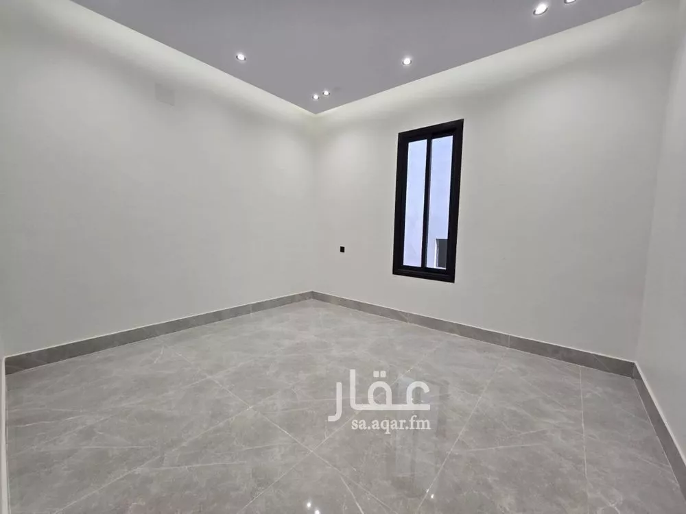 فيلا 5 غرف في الشرق 3