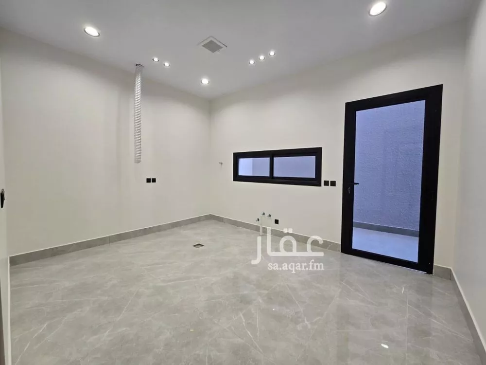 فيلا 5 غرف في الشرق 2