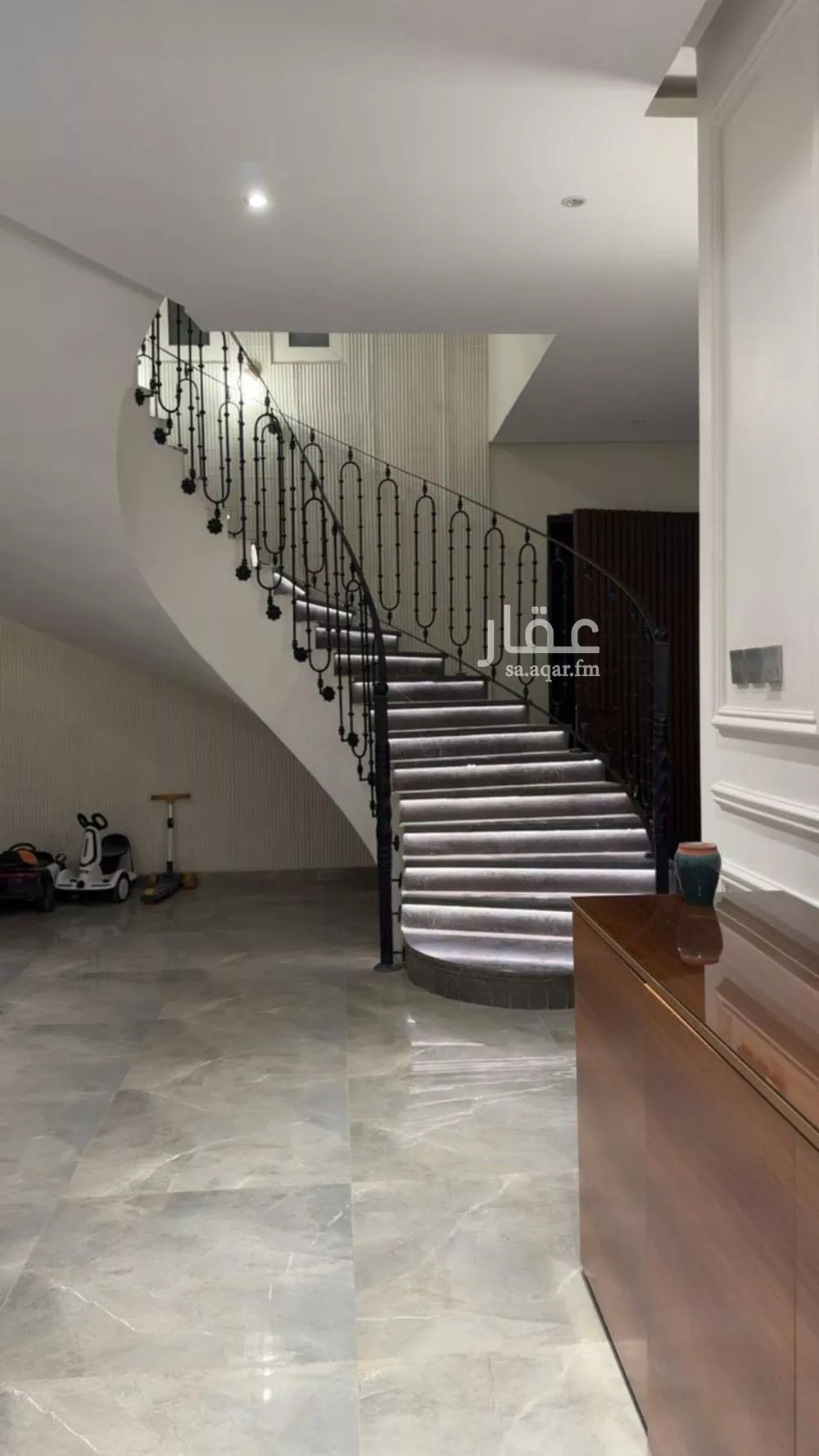 فيلا 7 غرف في النرجس 5