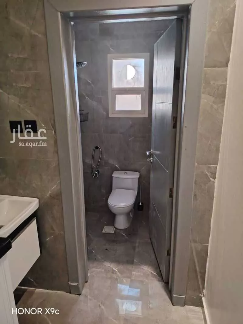 شقة 1 غرف في الملقا 4