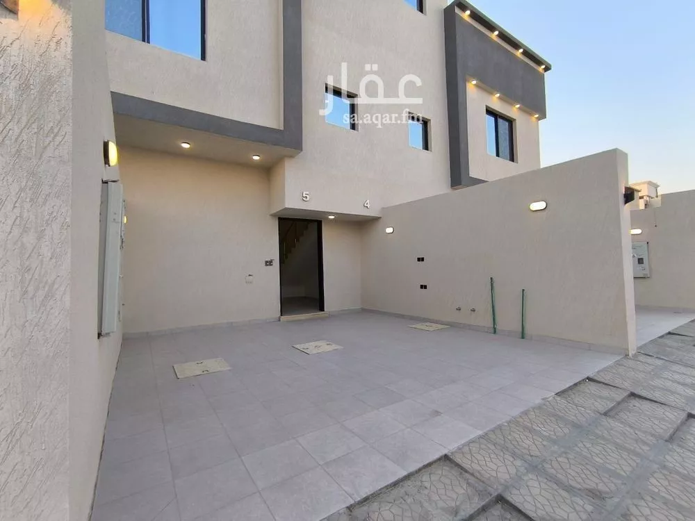 4 bedroom floor in Badr 2