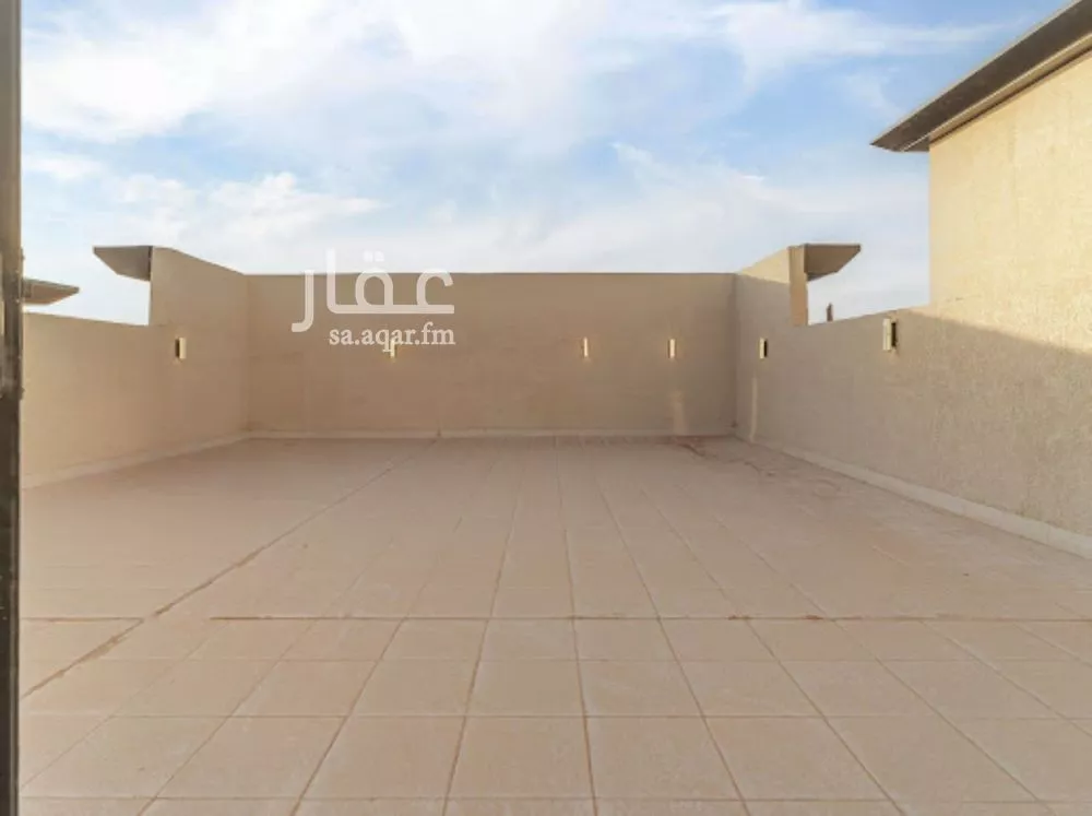 3 bedroom floor in Al Janadriyah 5