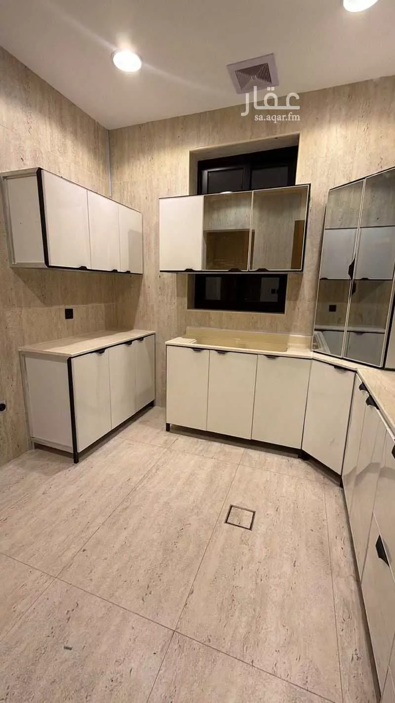 شقة 4 غرف في الحمرا 1