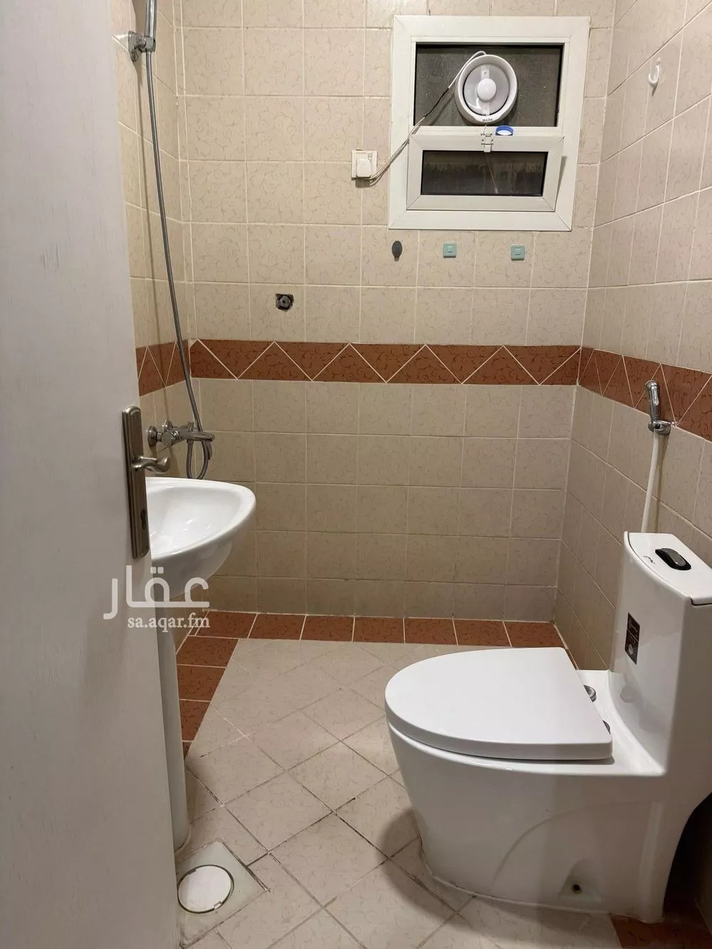 شقة 5 غرف في الملقا 3