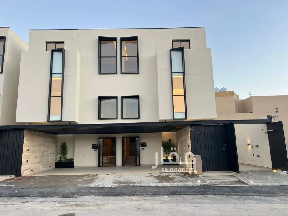 4 bedroom floor in Al Aridh 1