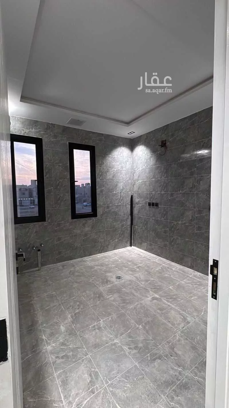 3 bedroom floor in Al Janadriyah 2