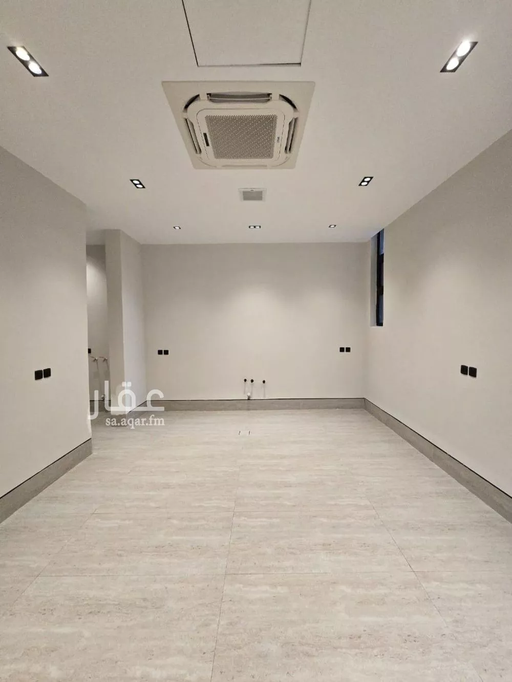 فيلا 4 غرف في العارض 3