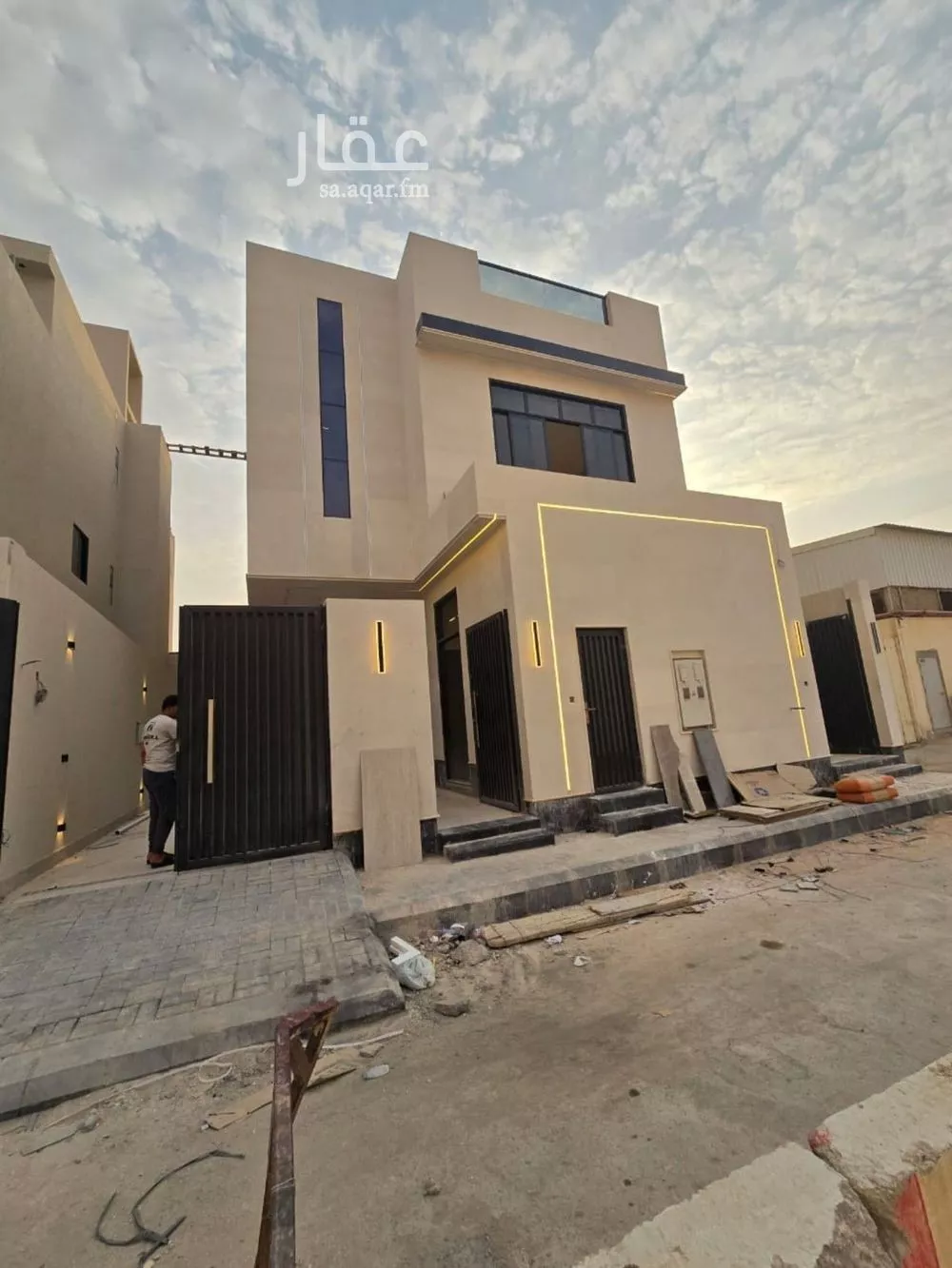 فيلا 4 غرف في العارض 1