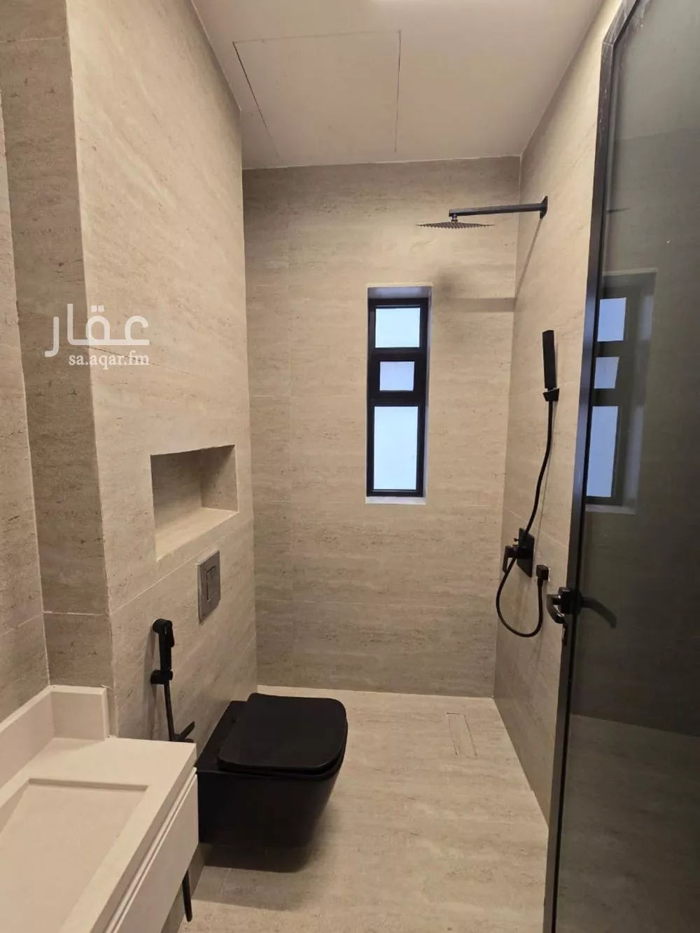 فيلا 4 غرف في العارض 4