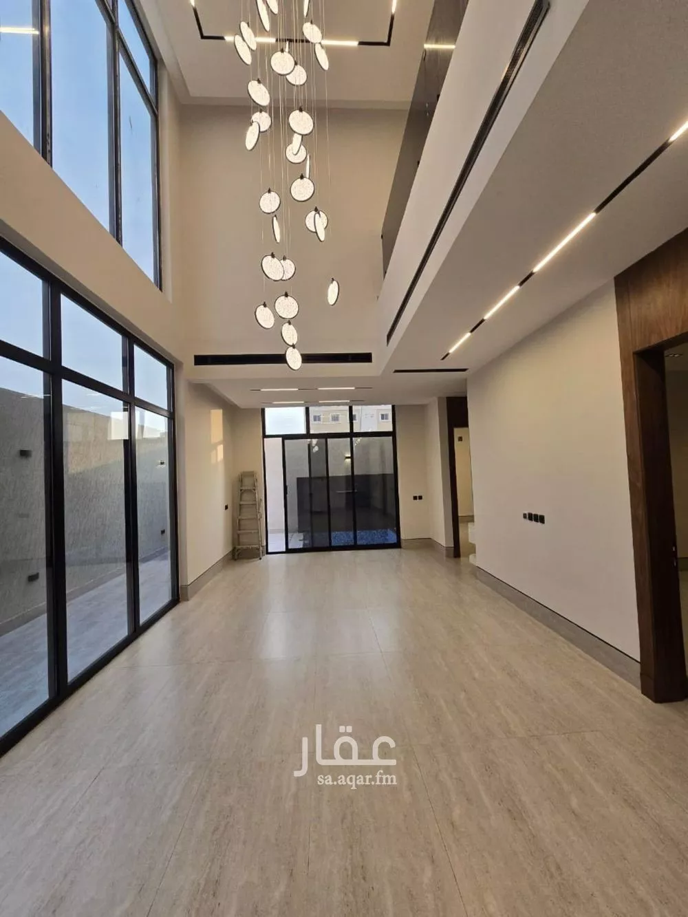 فيلا 4 غرف في العارض 2