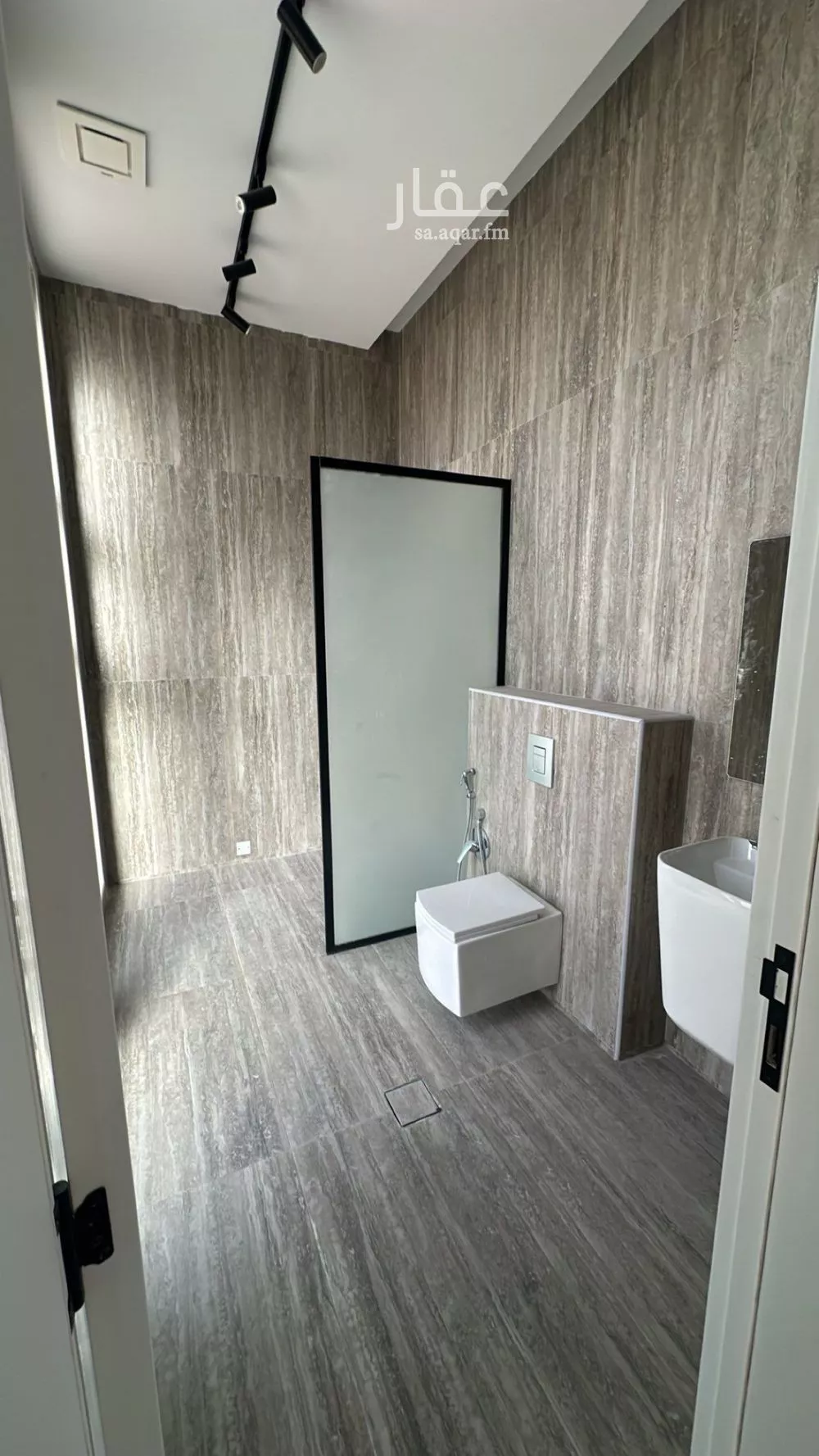 فيلا 6 غرف في المهدية 5