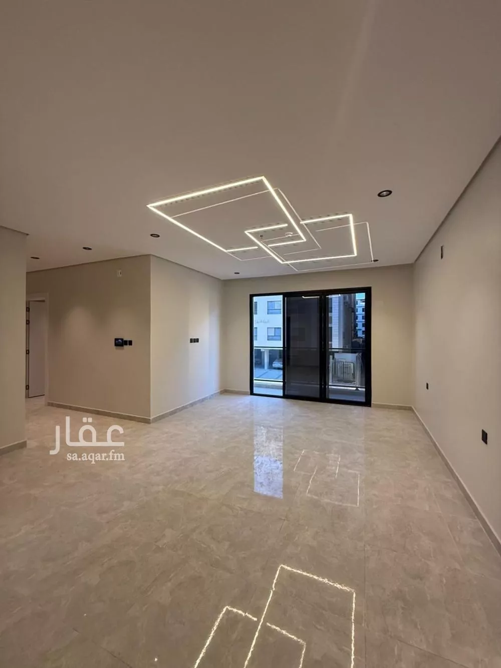 شقة 4 غرف في الحمرا 1