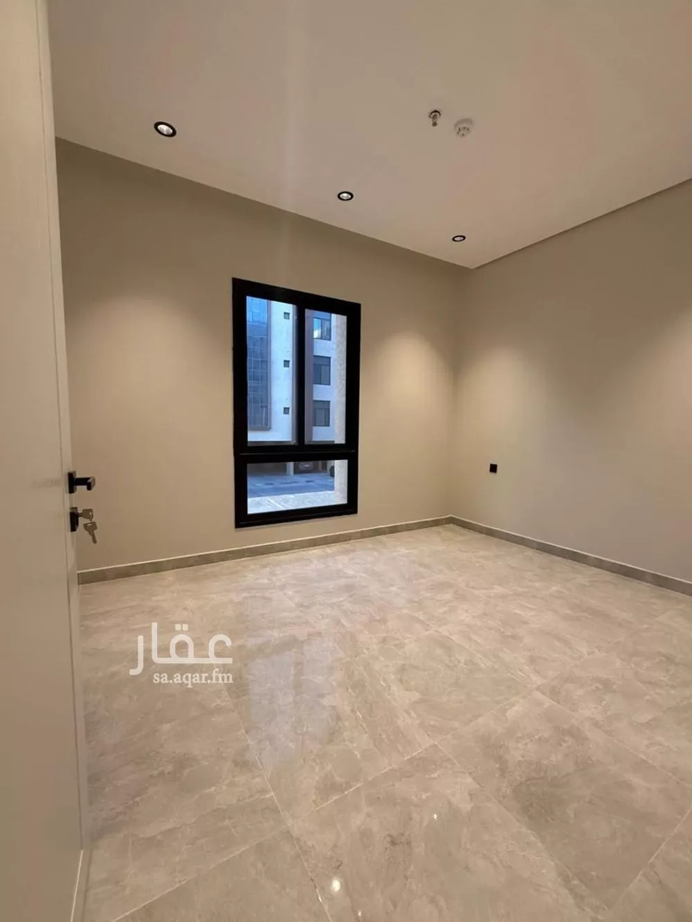 شقة 4 غرف في الحمرا 2