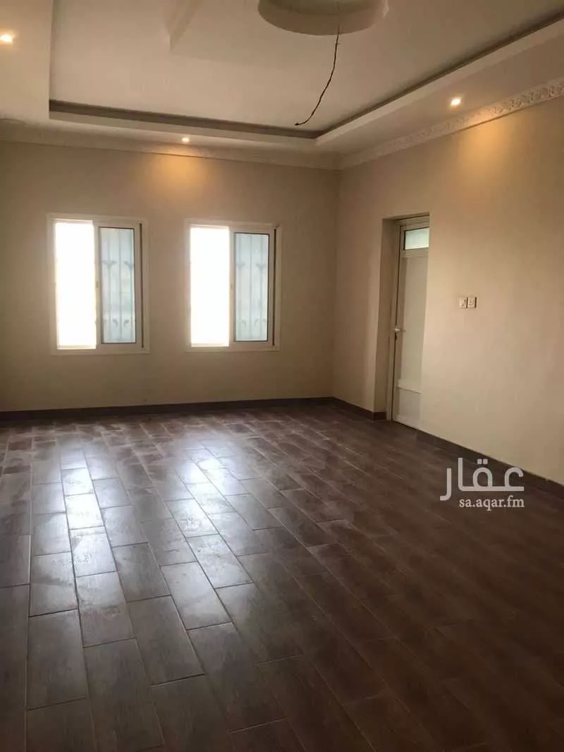 فيلا 8 غرف في العقيق 4