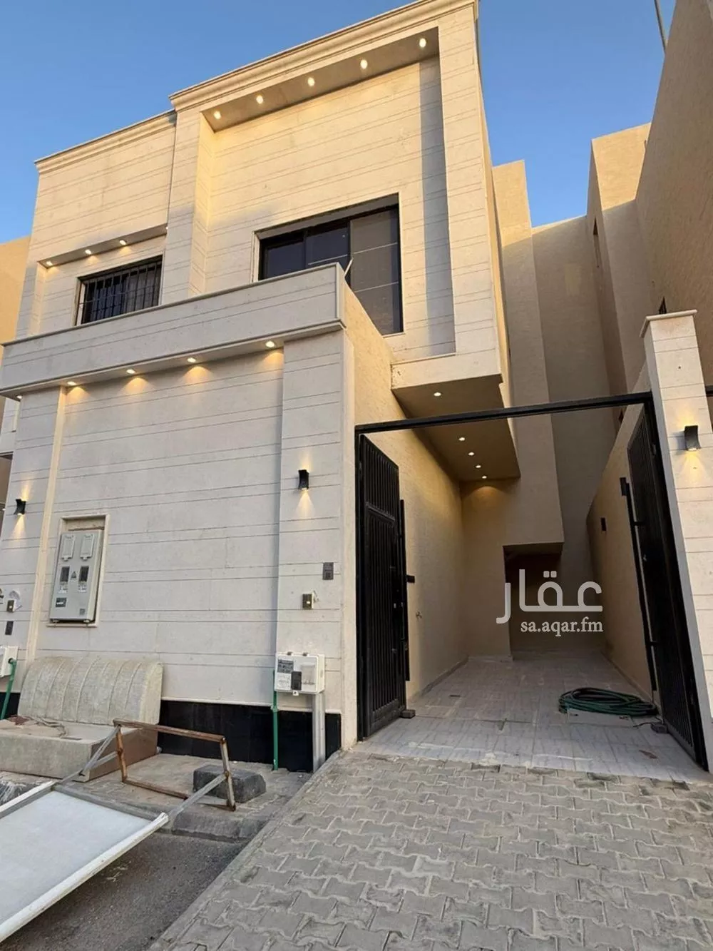 فيلا 4 غرف في الجنادرية 1