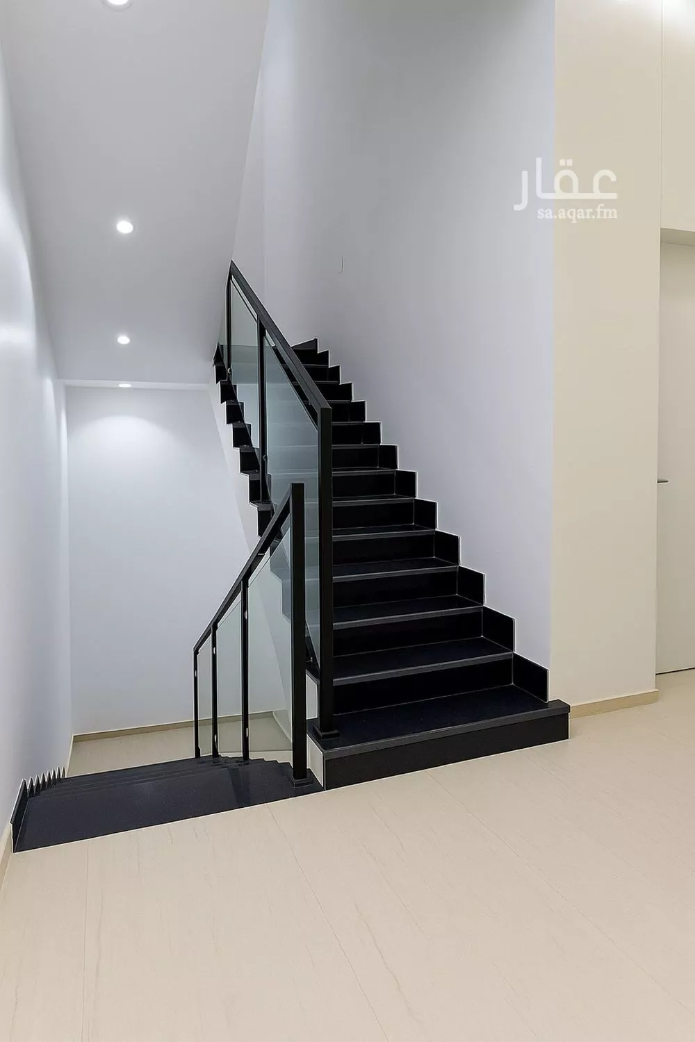 فيلا 5 غرف في النظيم 4