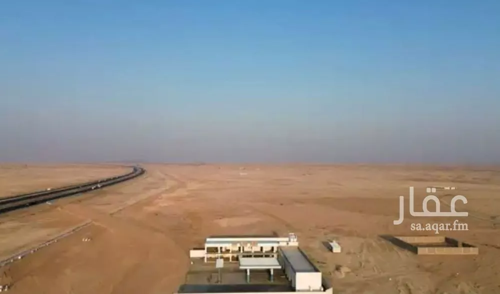 أرض 829 م² في الشرق 4