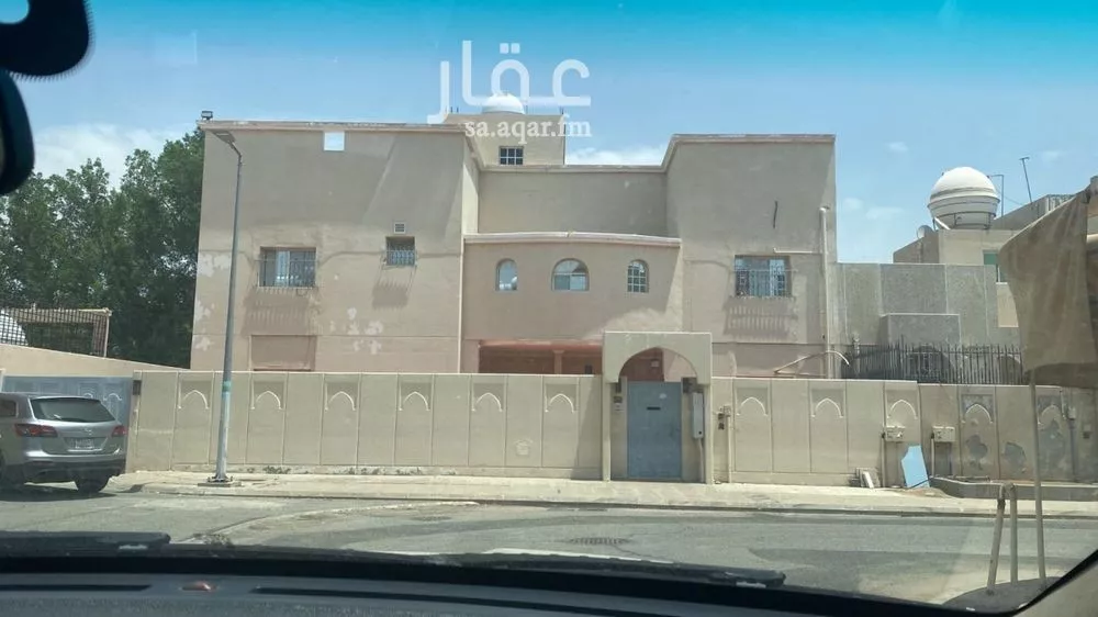 فيلا 13 غرف في الملك فهد 2