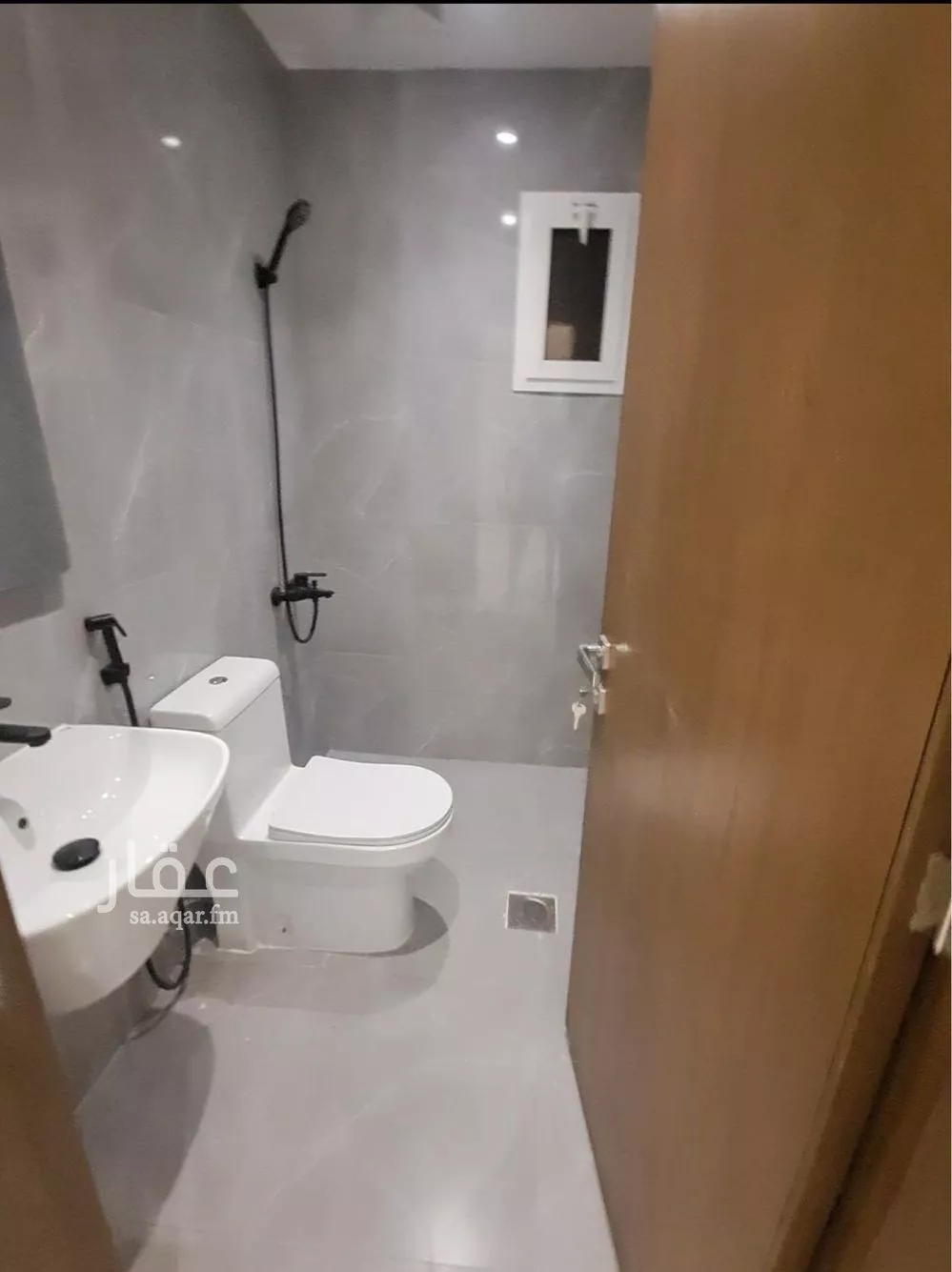 شقة 4 غرف في الواحة 5